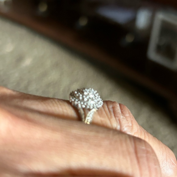 Diamond ring - Picture 2 of 3